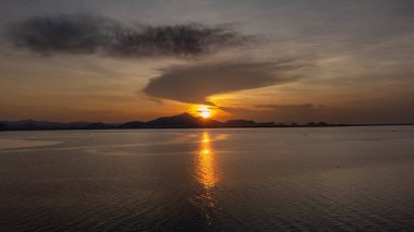 Andaman Denizi üzerinde gün doğumu, Trang, Güney Tayland