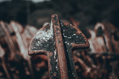 Kullanıldıktan sonra terk edilen gemilerin demir çapaları.