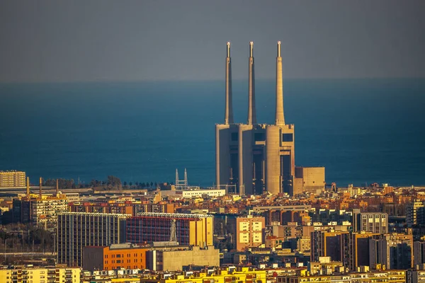 Panoramisch Uitzicht Barcelona Met Drie Schoorstenen Achtergrond Resten Van Een — Stockfoto