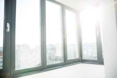 Düz pencereli balkon 