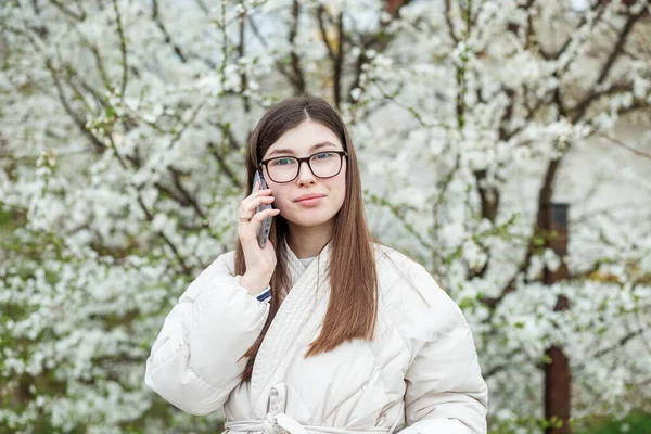 Portrait Girl Eyeglasses Flowering Tree Long Healthy Hair — Foto de Stock