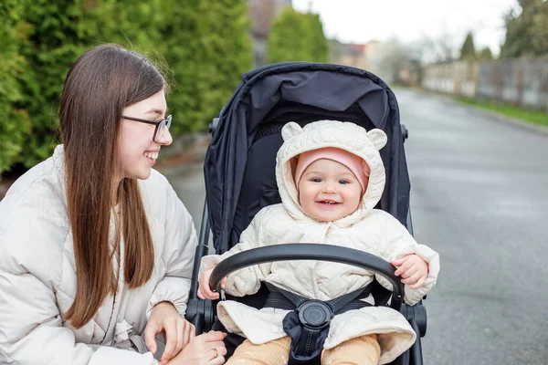 Walk Mom Little Daughter Suburbs House Baby Smile Spending Time — Stock Fotó