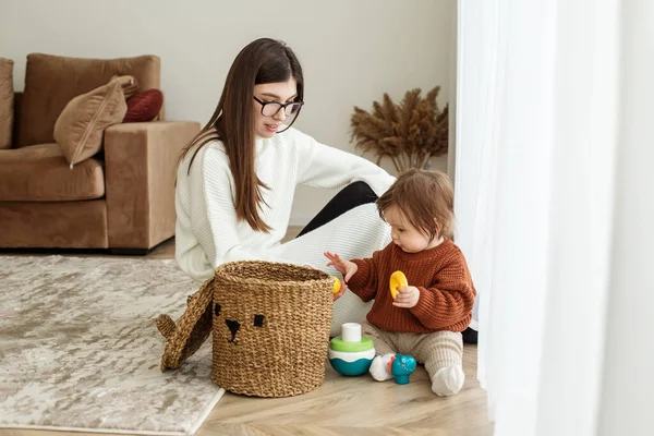 Woman Eyeglasses Baby Brown Knitted Sweater Concept Happy Family Childhood — 스톡 사진