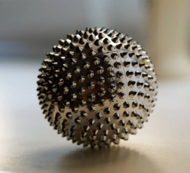 Demir dikenli top miyofasyal rahatlama ve kendine masaj için.