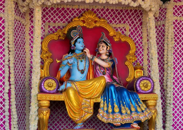 Colorful Life Size Idols Krishna Radha Sitting Prem Mandir Temple — Fotografia de Stock