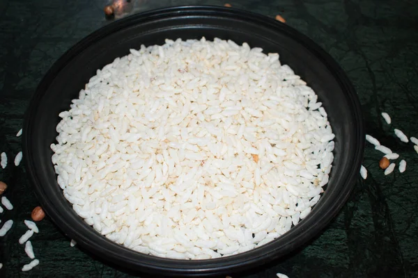 Puffed Rice in a black plate.