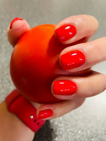 Paznokieć Manicure Czerwony Pomidor Ręka Palce — Zdjęcie stockowe