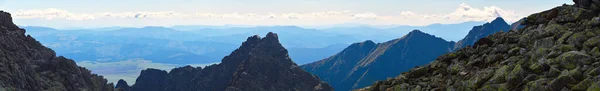 Bergpanorama Bergrotsachtig Landschap Panoramische Foto Van Bergtoppen Dalen Majestueus Uitzicht — Stockfoto