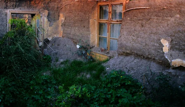Старый Заброшенный Дом Руинах — стоковое фото