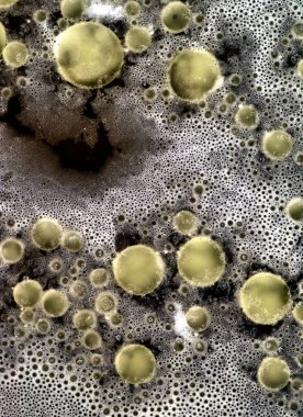 Sıvı ve kimyasallarla yapılan deneyler.