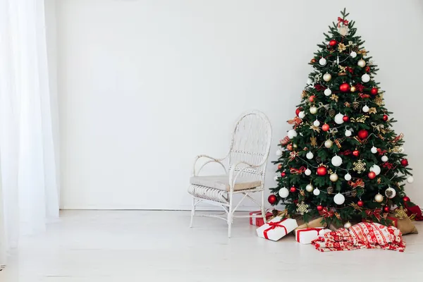 Karácsonyfa ajándékokkal az új évre 2022 — Stock Fotó