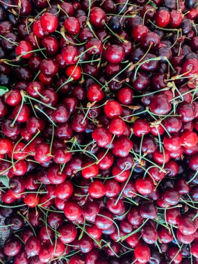 Arkaplan olarak yiyecek için bir sürü olgun kiraz.