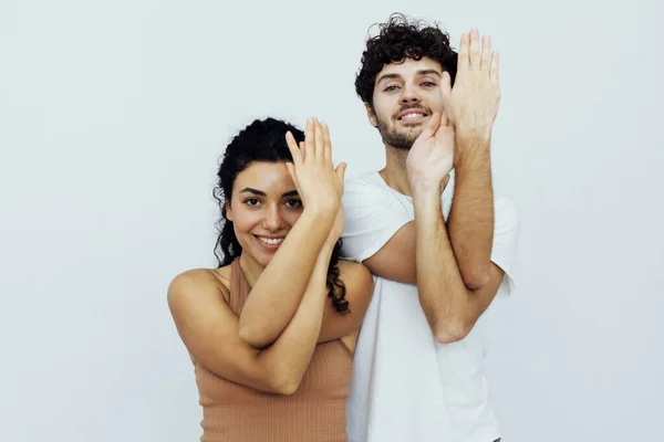 Mujer y hombre comprometidos en la gimnasia pareada yoga asana — Foto de Stock
