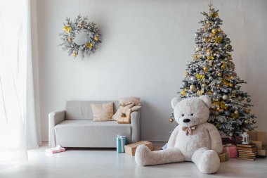 Yeni Yıl Hediyeleriyle Ev İçi Noel Ağacı