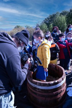 Vendemmia con alunni scuole Eleentari. Alsia Pollino Rotonda Provincia potenza Basilicata İtalya