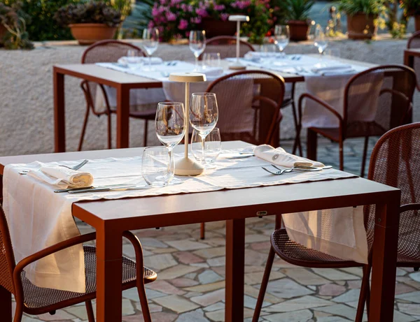 RESTAURANts-Gıda-Mutfak-Bulaşık-Gıda