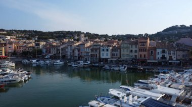 France Cassis - eski liman kenti sabah yatları