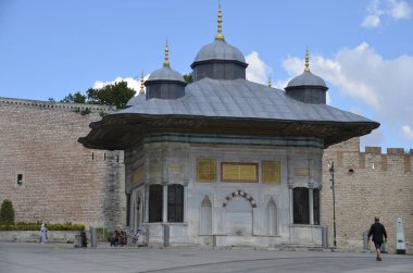 İstanbul, Fatih, 08... 03.2022 III. Ahmed Çeşmesi, Osmanlı mimarisi Topkapı Sarayı önünde.