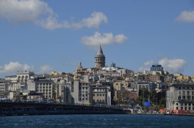 Yaz günü SIrkeci 'den Galata Kulesi ve Karaky manzarası