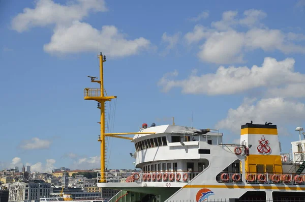 Istambul Fatih Turquia Agosto 2022 Balsa Carro Cidade Bósforo Dia — Fotografia de Stock