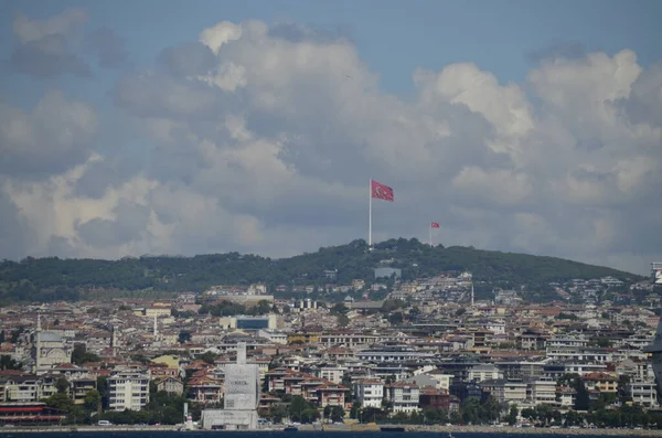 Pohled Moře Kopec Camlica Tureckou Vlajku Panenskou Věž — Stock fotografie