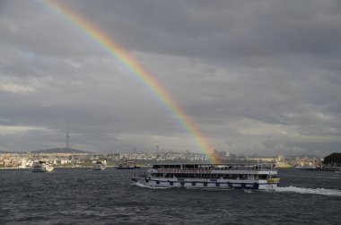 İstanbul, İstanbul 'da Gökkuşağı, feribot ve deniz