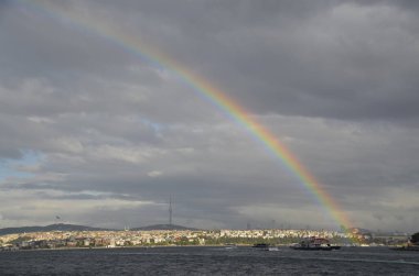 İstanbul, İstanbul 'da Gökkuşağı, feribot ve deniz