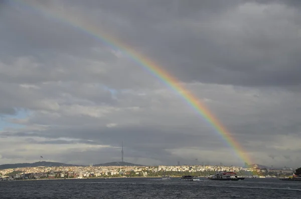 İstanbul, İstanbul 'da Gökkuşağı, feribot ve deniz