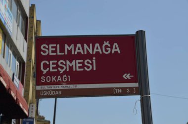 İstanbul, Uskudar, Trkiye. Ekim 2022. Selmanaga emesi Caddesi, sokak tabelası, tabela..