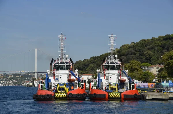 Barcos Busca Salvamento Cais Bósforo Ponte Istambul Turquia — Fotografia de Stock