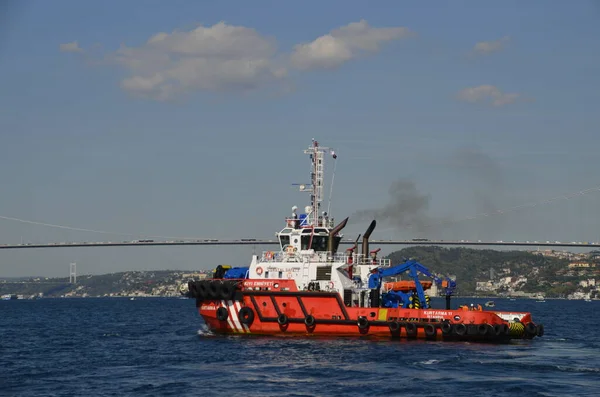 Search Rescue Bot Bosphorus Bridge Istanbul Turkey — Stock Photo, Image