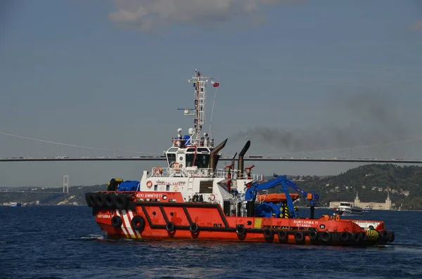 Busca Salvamento Bot Bósforo Ponte Istambul Turquia — Fotografia de Stock