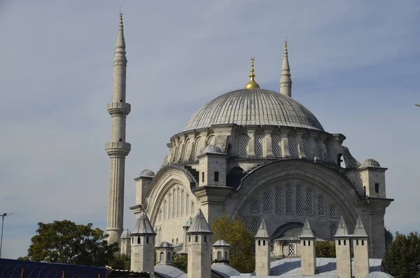 Mesquita Nuruosmaniye Arquitetura Barroca Vista Longe Istambul Turquia — Fotografia de Stock