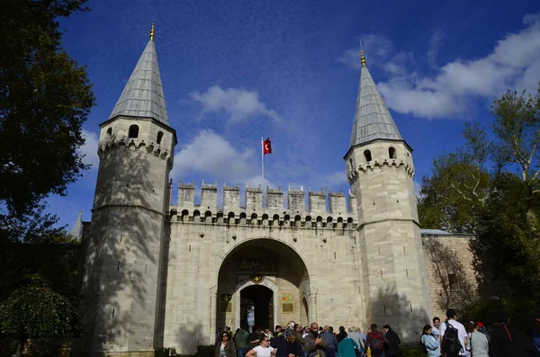 Istambul Turquia Outubro 2022 Topkapi Palace Gate Turistas Multidões — Fotografia de Stock