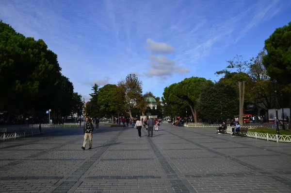 Istanbul Turquie Octobre 2022 Place Sultanahmet Fontaine Allemande Peuple Ciel — Photo