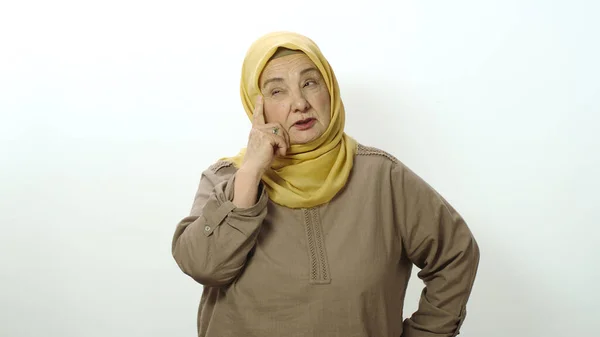 Die Alte Frau Mit Kopftuch Denkt Nach Sucht Eine Neue — Stockfoto