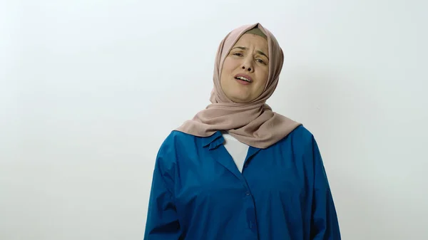 Rozzlobená Frustrovaná Mladá Žena Hidžábu Bojí Žena Pózující Studiu Portrét — Stock fotografie