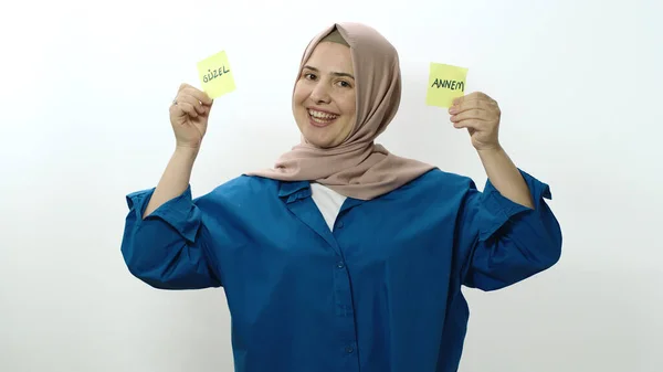 Μήνυμα Βίντεο Μια Ευτυχισμένη Γυναίκα Κρατά Χαρτονόμισμα Αγαπητό Μπαμπά Στα — Φωτογραφία Αρχείου