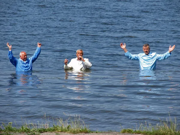 Evanjelik Baptist Korosu. Ternopil 'de su vaftiz töreni. Çoban ve koyun. 55 bilge bakire. Mavi gökyüzünün altında. 