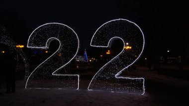 Ternopil Kışı 2022. Yeni yıl, Ternopil. Gece şehrinde bir yürüyüş. 