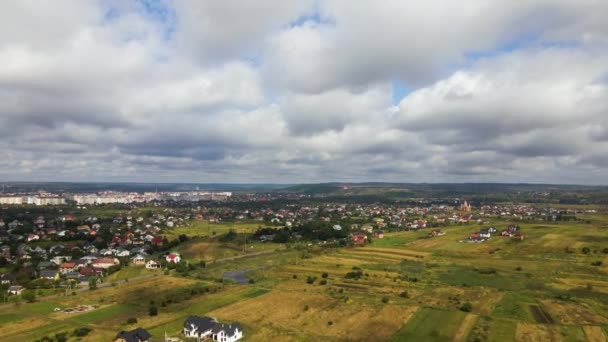 Vista Aérea Alta Altitude Cidade Distante Coberta Com Nuvens Cumulus — Vídeo de Stock