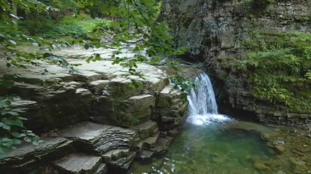 Verbazingwekkend Landschap Van Prachtige Waterval Berg Rivier Met Wit Schuimig — Stockvideo