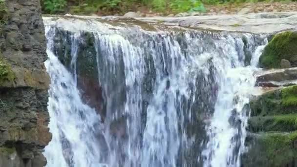 Verbazingwekkend Landschap Van Prachtige Waterval Berg Rivier Met Wit Schuimig — Stockvideo