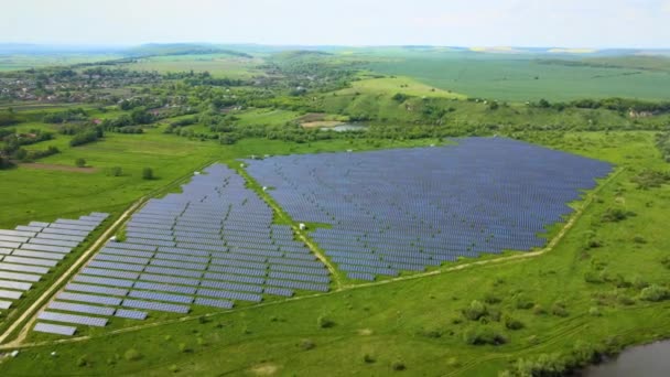 Vue Aérienne Grande Centrale Électrique Durable Avec Nombreuses Rangées Panneaux — Video