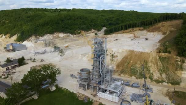 Cementfabriek Open Mijnbouw Van Bouwmaterialen Van Zandsteen Met Graafmachines Vuilniswagens — Stockvideo