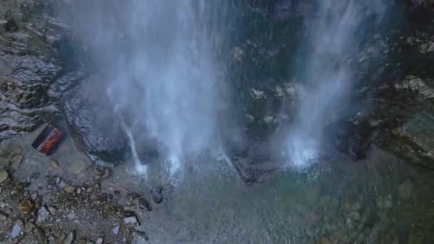 Paysage Incroyable Belle Cascade Sur Rivière Montagne Avec Eau Mousseuse — Video