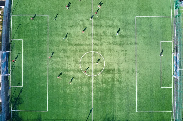 Вид Воздуха Футболистов Играющих Футбол Зеленом Спортивном Стадионе — стоковое фото