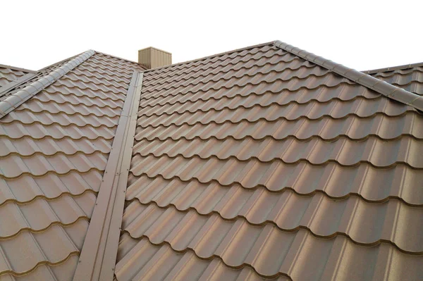 Powierzchnia Dachu Domu Pokryta Brązowymi Blachami — Zdjęcie stockowe