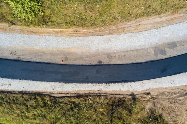 Yeni Döşenmiş Asfalt Şeritli Yeni Yol Yapımının Havadan Görünüşü — Stok fotoğraf