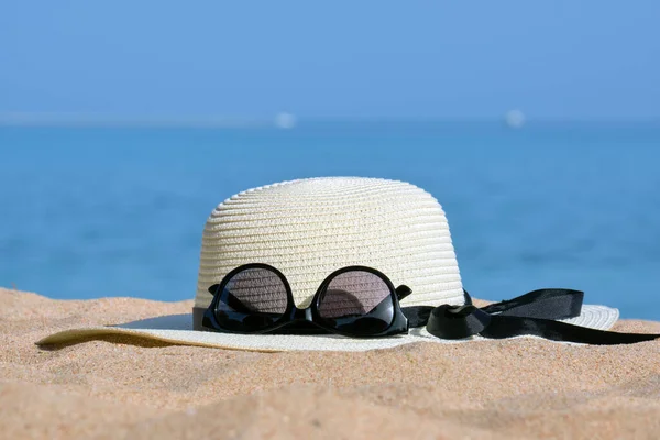 Closeup Yellow Straw Hat Black Protective Sunglasses Sandy Beach Tropical — Stock Photo, Image